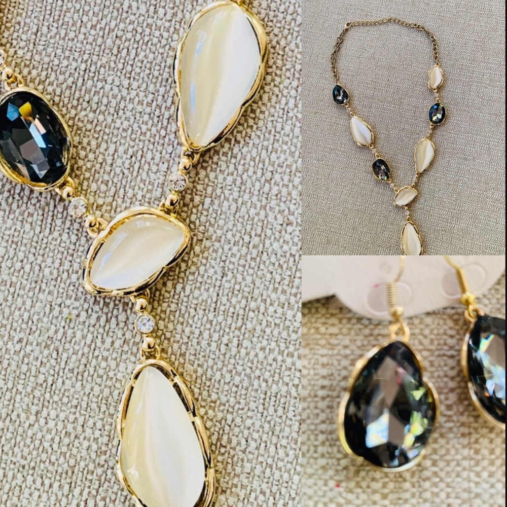 Gorgeous Necklace and Matching Earrings Set